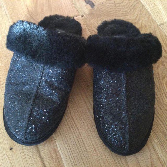 Preview of the first image of UGG GLITTER  Black Sheepskin & Leather Scuffettes, UK6, Eu39.