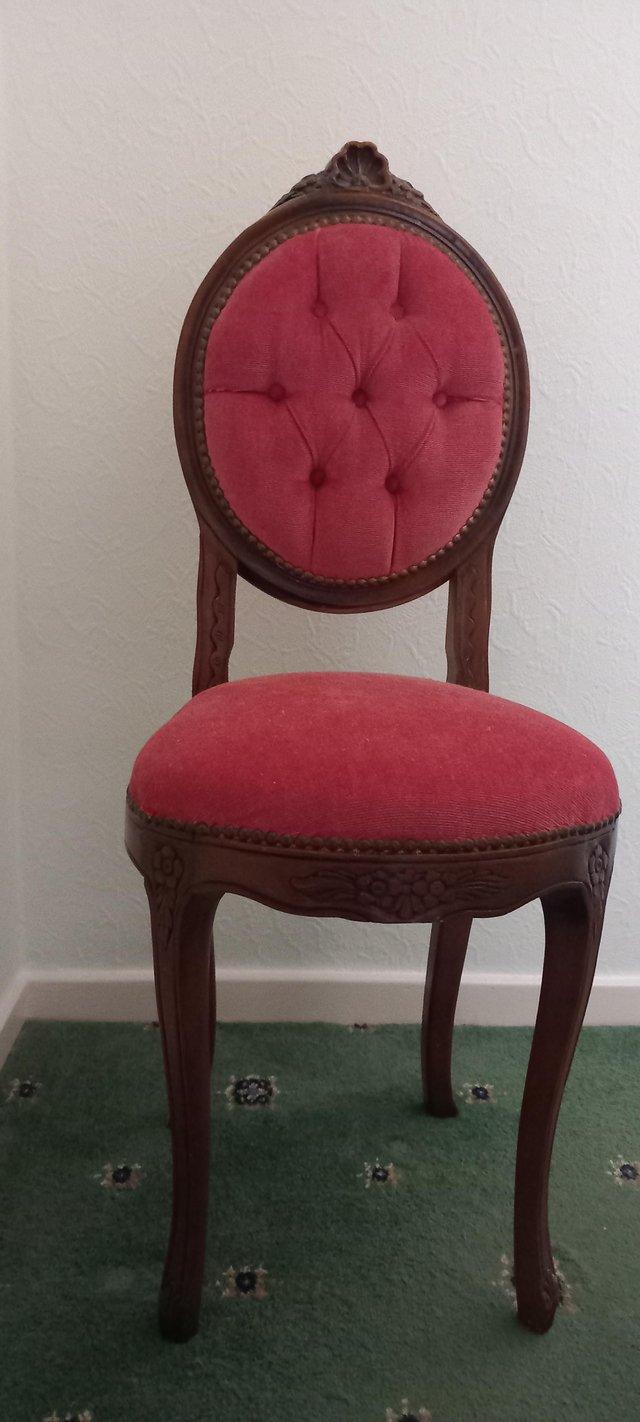 Preview of the first image of PRETTY LITTLE DRALON BEDROOM CHAIR.