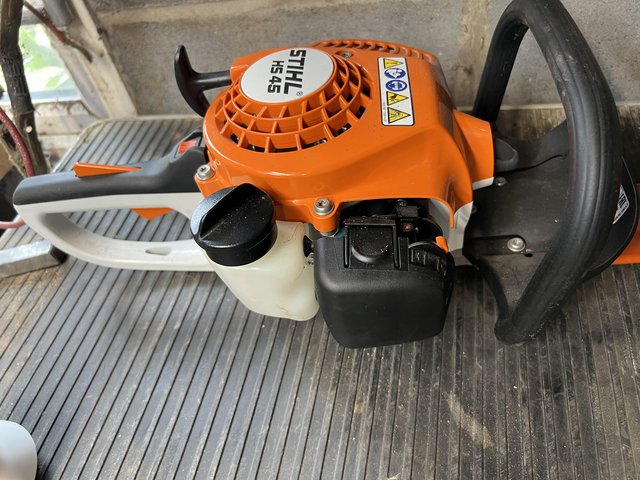 Preview of the first image of Brand new stihl petrol hedge cutters.