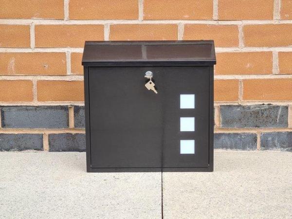 Image 1 of Wall mounted, lockable postbox
