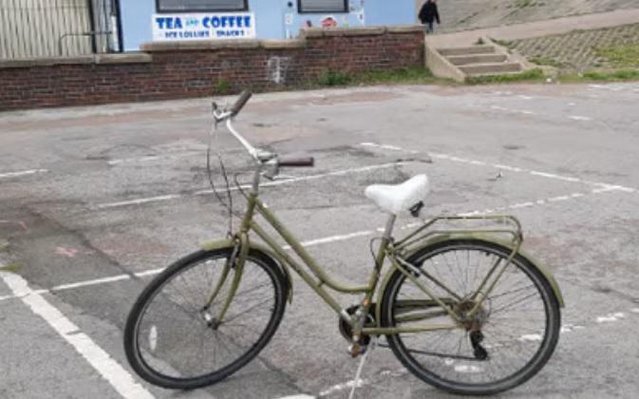 Image 2 of Modern Vintage / Dutch style bike - step over frame