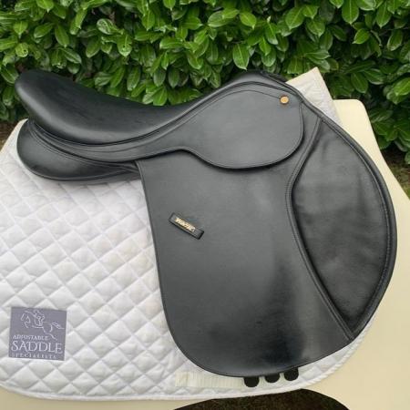 Image 12 of Wintec 17.5 inch black jump saddle