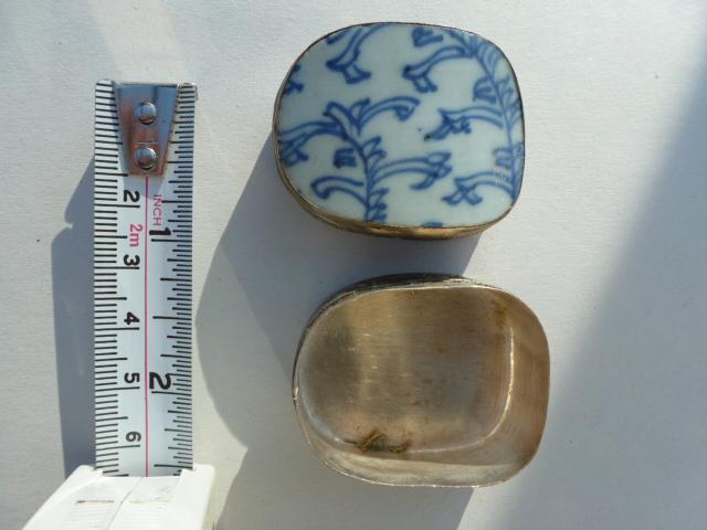Preview of the first image of Attractive old asiatic snuff box for sale.
