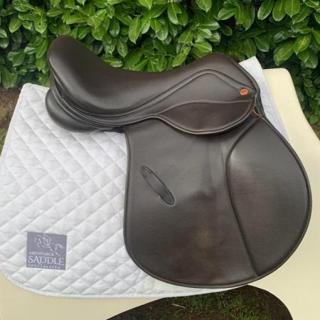 Image 13 of Saddle Company 16.5” GP Verona saddle (S3130)
