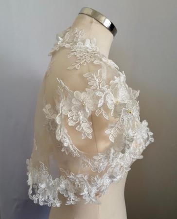 Image 3 of Bridal lace bolero in pale ivory with guipure motifs