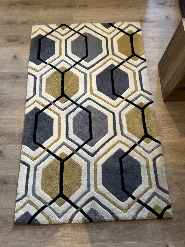 Preview of the first image of Rug - geometric design yellow and grey.