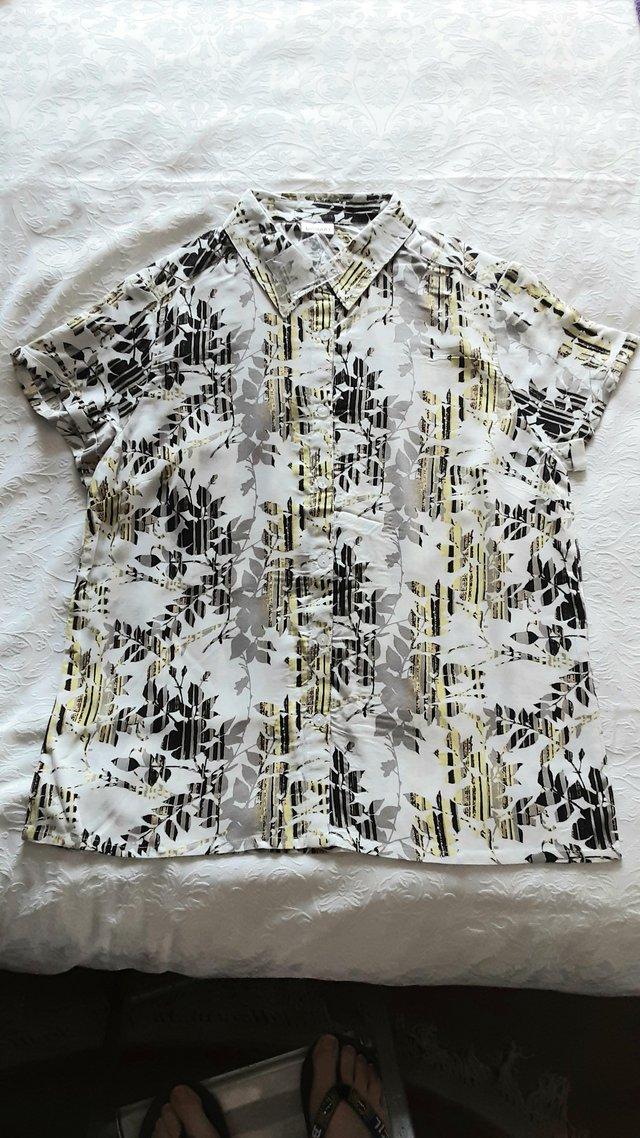 Preview of the first image of BLOUSE PATTERNED NEW UNWORN SIZE 12.