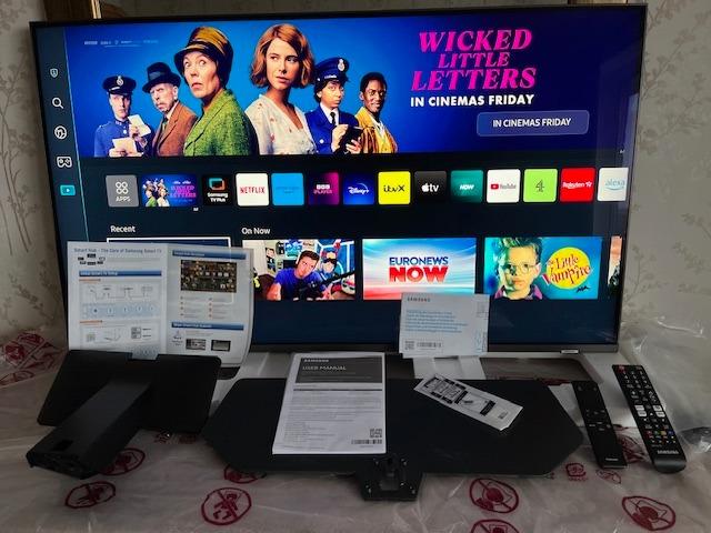 Preview of the first image of Samsung Smart TV QE43QN90CATXXU 43’’.