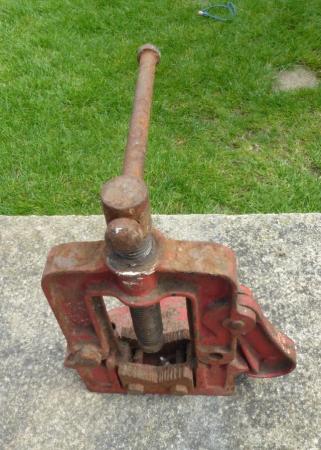 Image 1 of Red/rusty Metal Pipe Vice