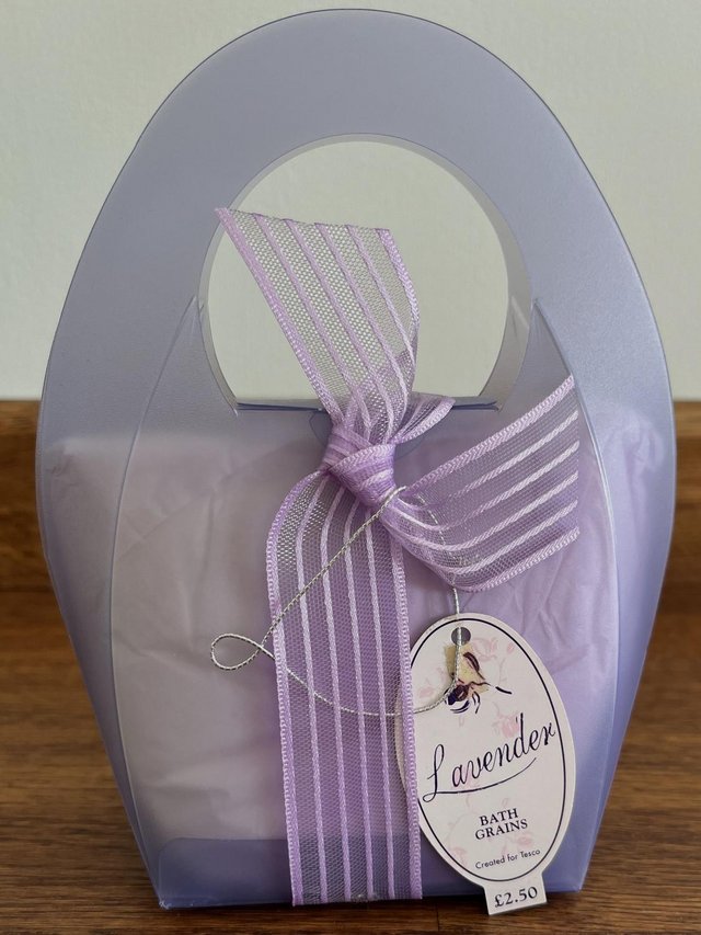 Preview of the first image of Vintage lavender bath grains. 200g gift pack. Unused, sealed.