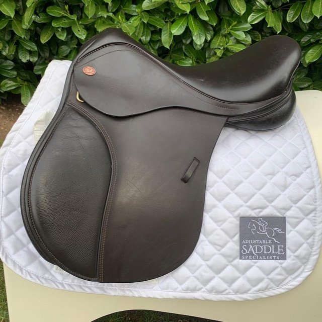 Preview of the first image of Kent & Masters 16" Pony Club saddle (S3138).