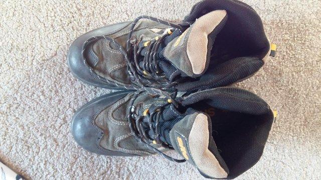 Image 3 of Safety Boots Size 9 with toe caps