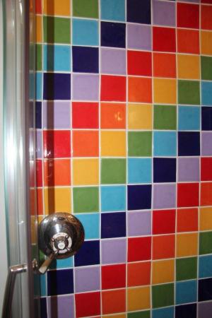 Image 1 of Tiles: Good quality tiles of many types, sizes and colours.