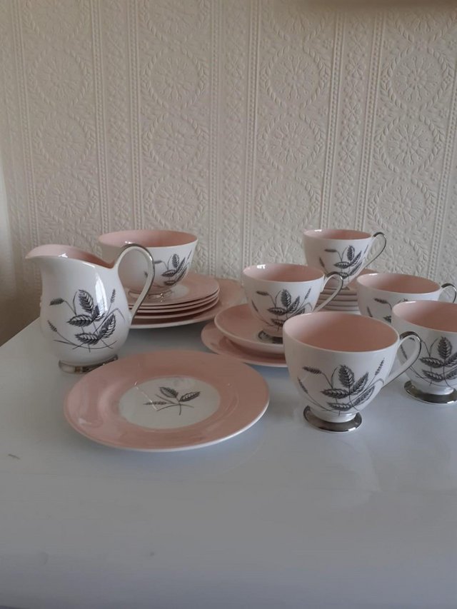 Preview of the first image of VINTAGE QUEEN ANNE TEASET 'HARVEST PINK'.