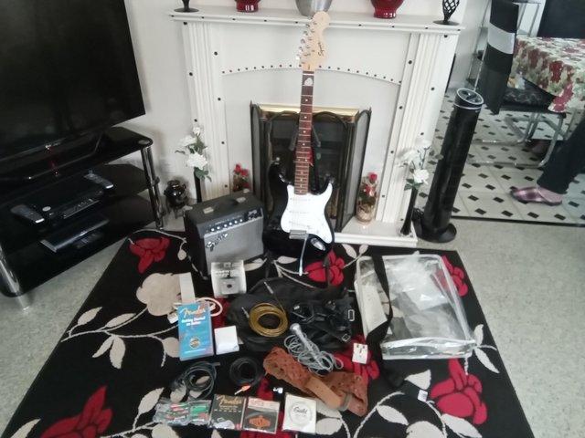 Fender stratocaster,electric guitar ?? plus tons of extras, — photo 3 of 3