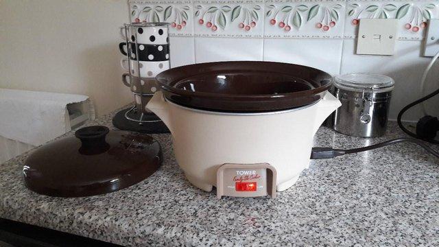 Image 2 of Tower Family 'Slow' Cooker (2.5Ltr)