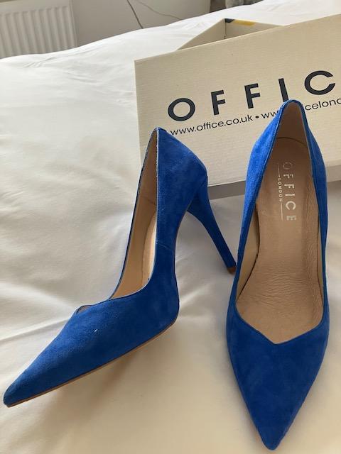 Preview of the first image of Dropheart Topline Court Blue Suede heeled shoe.