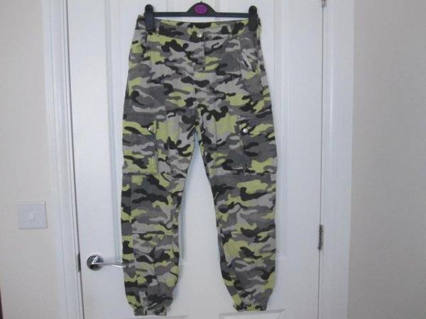 Image 2 of Teenage/girls camo trousers from New look