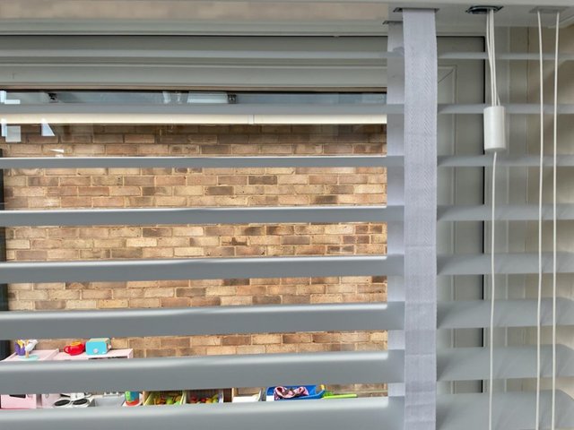 Preview of the first image of Venetian blind white as new.