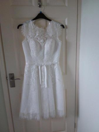 Image 2 of Pretty Wedding dress size 10..
