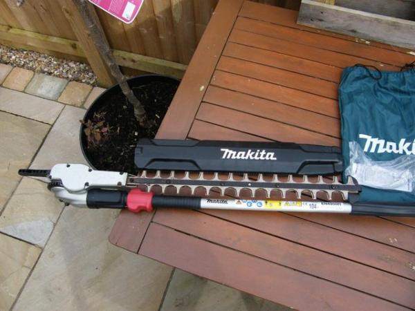 Image 2 of Makita Long Reach Hedge Trimmer