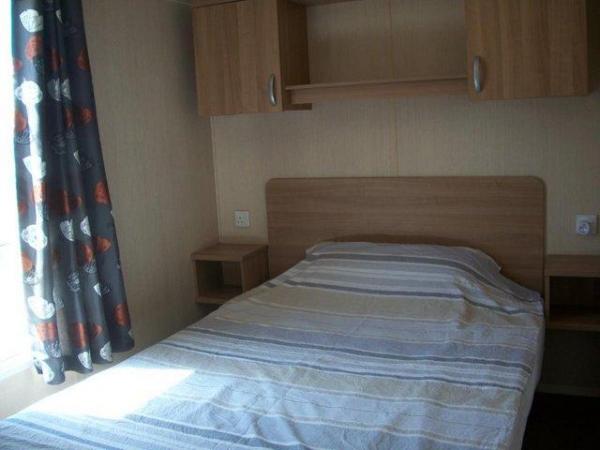 Image 14 of RS 1646 a great 3 bed Swift Burgundy Mobile home