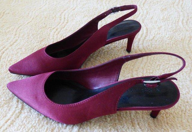 Preview of the first image of NEW BURGUNDY SATIN SLINGBACKS.