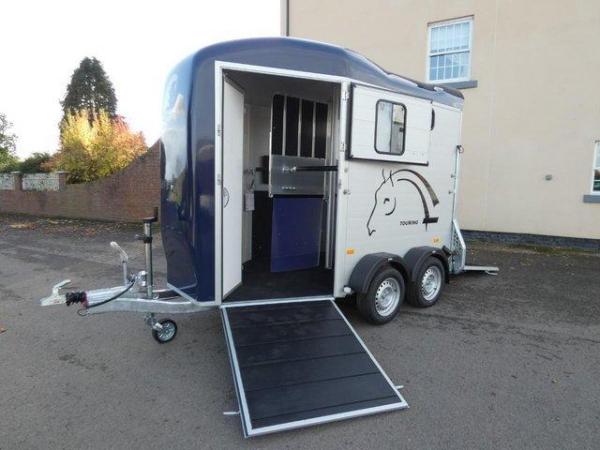 Image 3 of Cheval Liberte Touring Country 2 horse trailer NEW + TACK RO