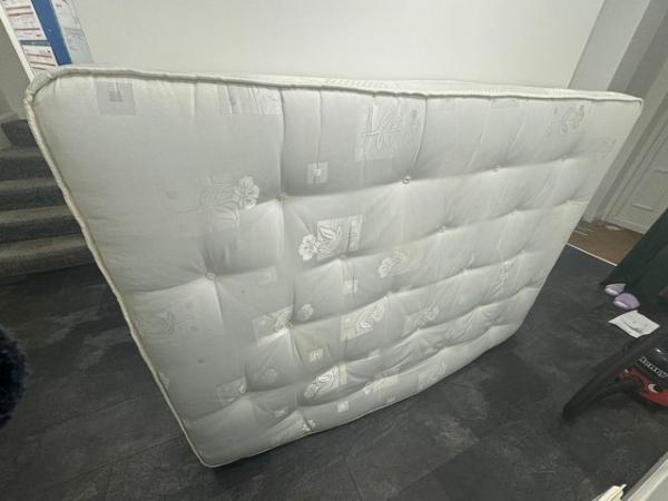 Image 2 of Clean double bed mattress
