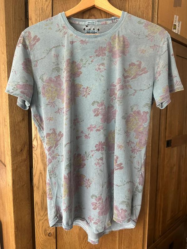 Abercrombie & Fitch blue purple flower pattern t-shirt small