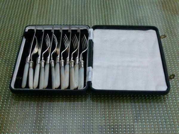 Image 3 of Mother of pearl set of 6 fruit knives and forks
