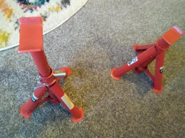 Image 2 of Car Foldable Axle Stands