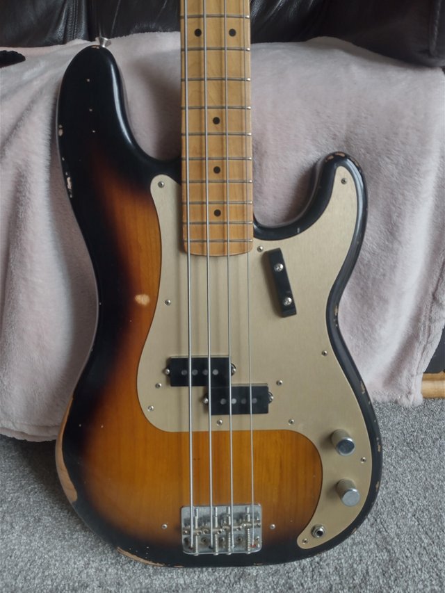 Preview of the first image of Fender Precision Bass 50s roadworn reissue.