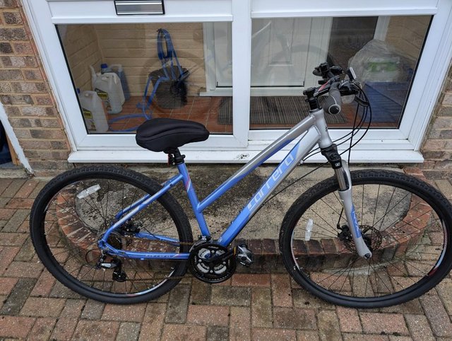 WOMAN S CARRERA CROSSFIRE 2 HYBRID BIKE Collection only For Sale in Chatham Kent Preloved