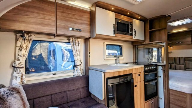 Image 12 of SUPERB SWIFT ACE ENVOY - 2017 4 BERTH CARAVAN WITH AWNING