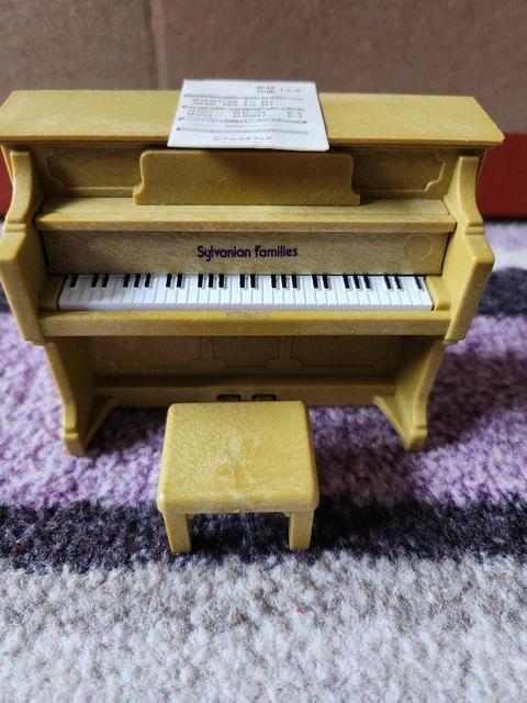 Preview of the first image of Vintage Sylvanian Families piano.