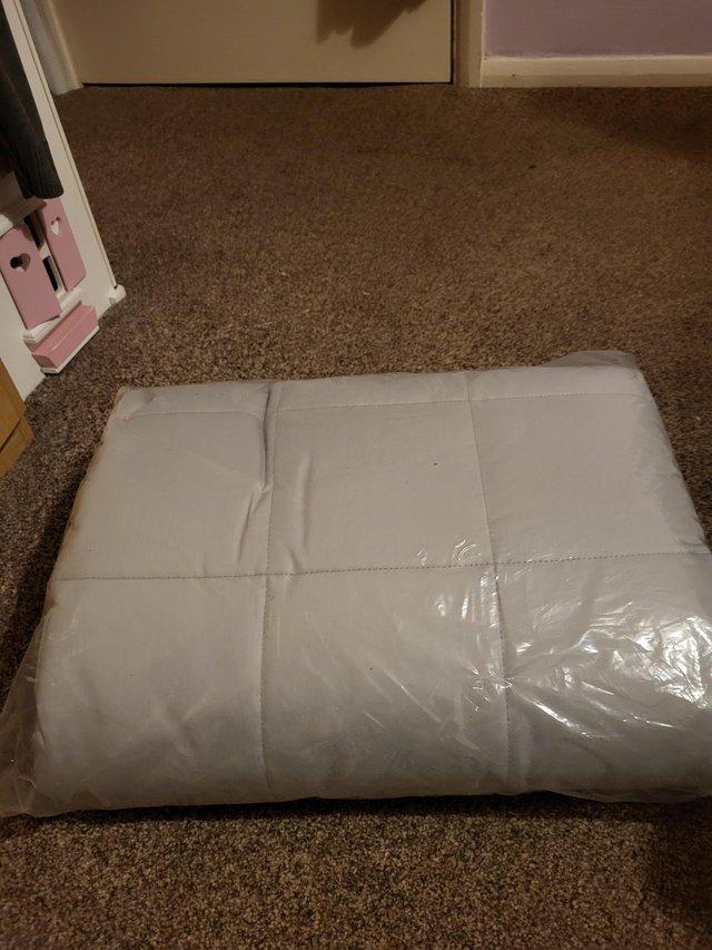 Preview of the first image of Weighted blanket. Very good quality.