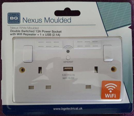 Image 1 of BG Wi-Fi Range Extender Socket & USB Charger