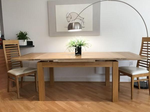 Image 12 of EXTENDING SOLID OAK DINING TABLE RRP £550 SEATS 6-8