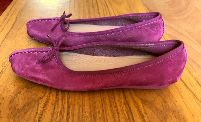 Preview of the first image of CLARKS BALLERINA STYLE SHOES, SIZE 4  1/2.