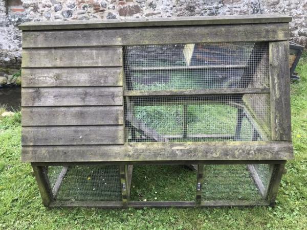 Image 2 of Chicken coop suitable for 6 hens