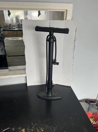 Image 2 of Bicycle pump for a both mountain bikes and road bikes