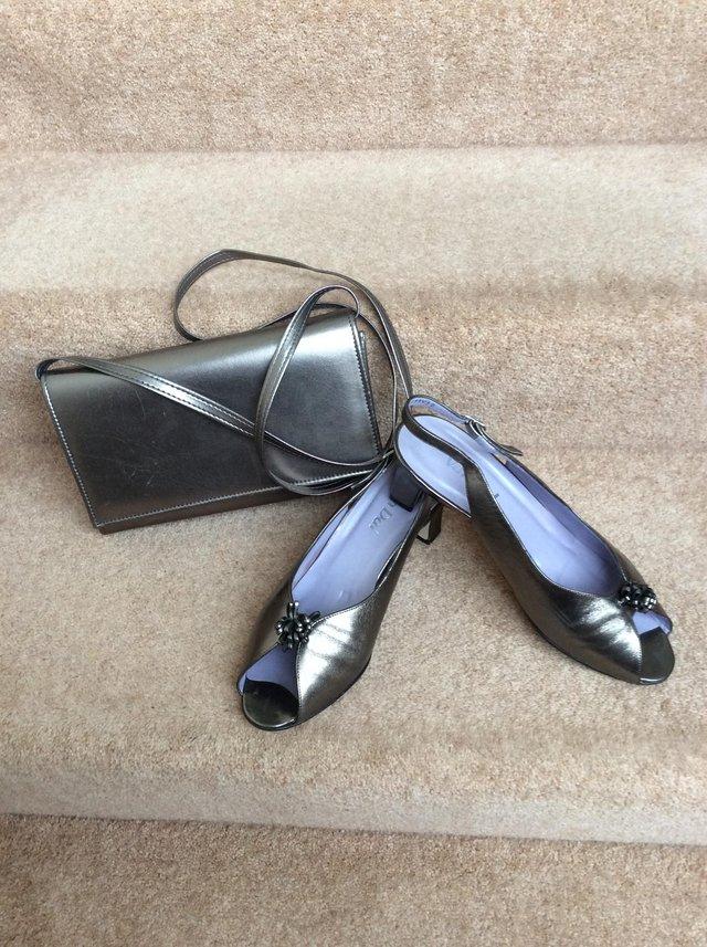 Preview of the first image of Ladies Van Dal Shoes 5D & Matching Lotus Bag in Pewter.