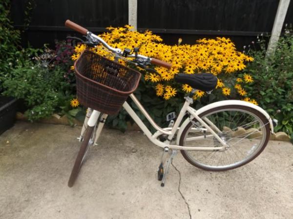 Image 3 of Giant Ladies Cream Cycle with Basket. In Excellent condition