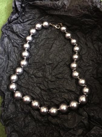 Image 1 of VOLUPTUOUS SIVER-GREY PEARL NECKLACE!