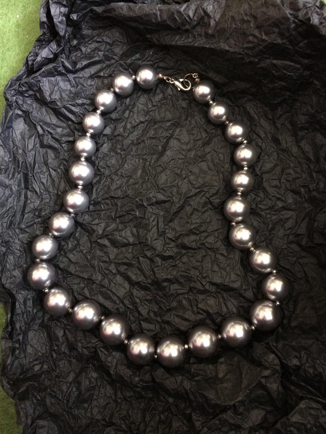 Preview of the first image of VOLUPTUOUS SIVER-GREY PEARL NECKLACE!.
