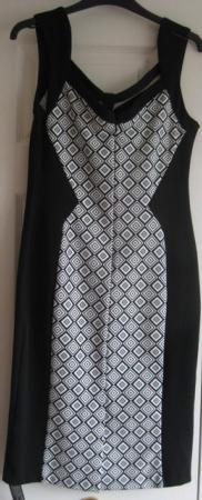 Image 2 of NEW Black and White patterned sleeveless Dress, size 12