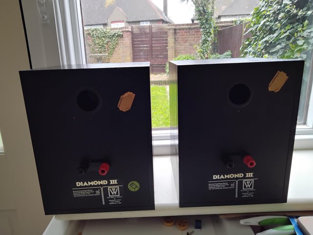 Preview of the first image of Wharfedale diamond 3 shelf speakers near mint condition.