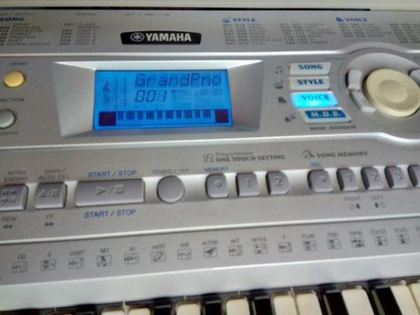 Image 3 of Yamaha PS290 Electronic Keyboard