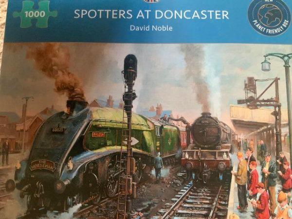 Image 2 of Gibsons 1000 piece jigsaw puzzle Spotters at Doncaster.